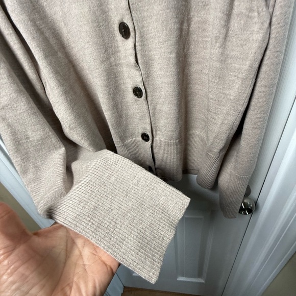 Banana Republic Cardigan Women’s Size XL. Extra Fine Wool, Tan Button Close - Picture 6 of 6
